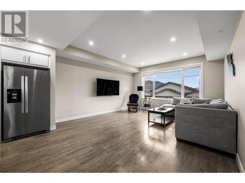 8800 Dallas Drive Unit# 122, Kamloops, BC - Indoor Photo Showing Living Room