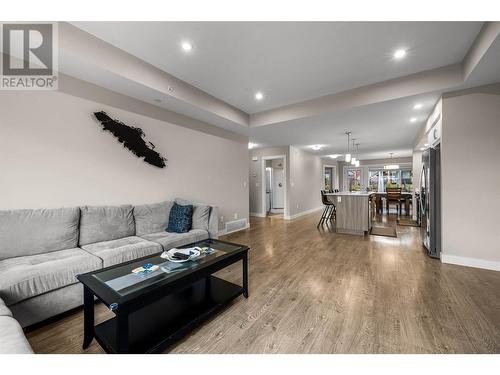 8800 Dallas Drive Unit# 122, Kamloops, BC - Indoor Photo Showing Living Room