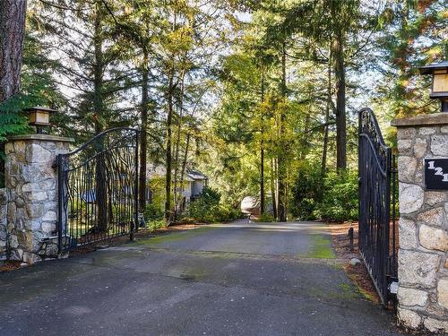 1212 Garden Gate Dr, Central Saanich, BC 