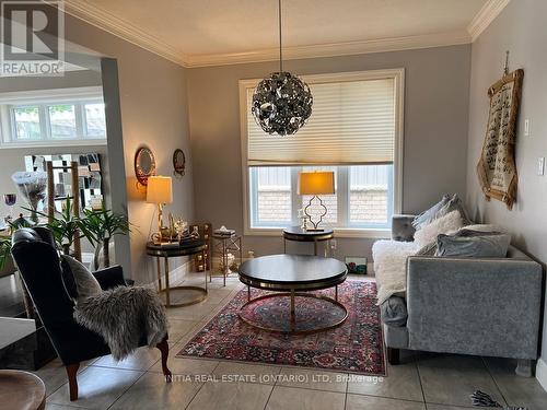 1817 Cedarhollow Boulevard, London, ON - Indoor Photo Showing Living Room