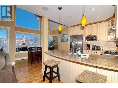 7104 Sante Fe Way Unit# 501, Kelowna, BC - Indoor Photo Showing Kitchen