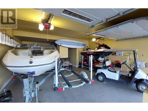 7104 Sante Fe Way Unit# 501, Kelowna, BC - Indoor Photo Showing Garage