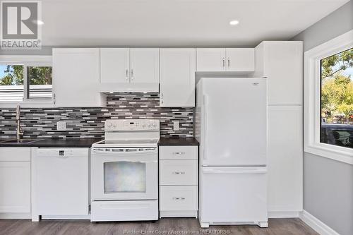 209 Dana Drive, Essex, ON - Indoor Photo Showing Kitchen