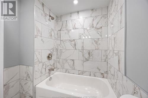 209 Dana Drive, Essex, ON - Indoor Photo Showing Bathroom