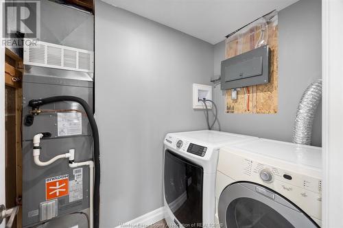 209 Dana Drive, Essex, ON - Indoor Photo Showing Laundry Room