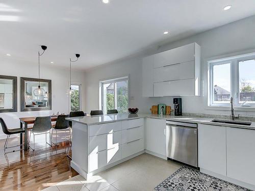 Cuisine - 3336 Rue De La Viorne, Saint-Bruno-De-Montarville, QC - Indoor Photo Showing Kitchen With Upgraded Kitchen