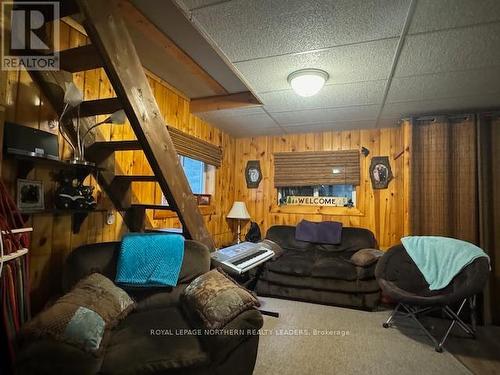 Pl21978 Denton Mc Me76, Timmins, ON - Indoor Photo Showing Living Room