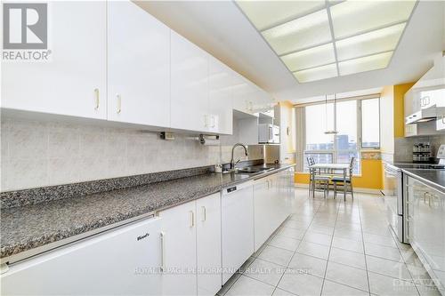 Ph9 - 1705 Playfair Drive, Ottawa, ON - Indoor Photo Showing Kitchen