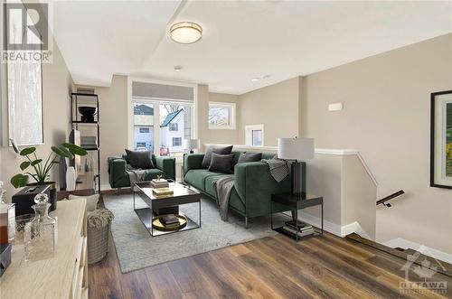 550 Kirkwood Avenue Unit#A, Ottawa, ON - Indoor Photo Showing Living Room