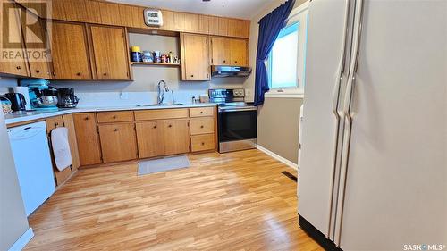 108 Railway Avenue E, Waldeck, SK - Indoor Photo Showing Kitchen