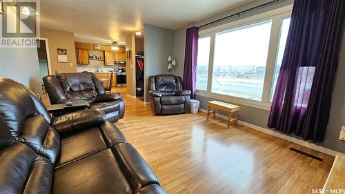 108 Railway Avenue E, Waldeck, SK - Indoor Photo Showing Living Room