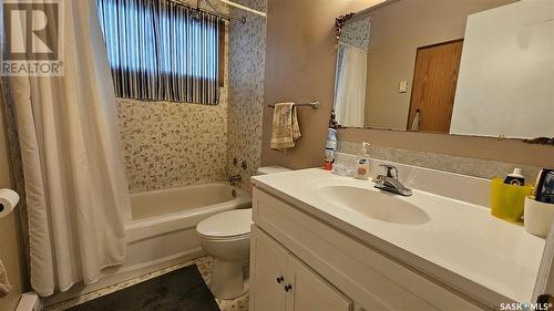 108 Railway Avenue E, Waldeck, SK - Indoor Photo Showing Bathroom