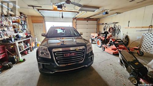 108 Railway Avenue E, Waldeck, SK - Indoor Photo Showing Garage