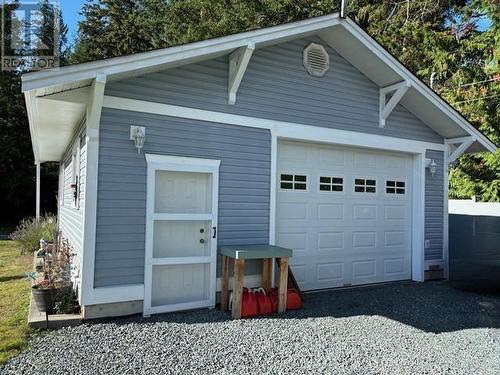 5277 Armstrong Crt, Powell River, BC - Outdoor With Exterior