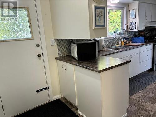 5277 Armstrong Crt, Powell River, BC - Indoor Photo Showing Kitchen With Double Sink