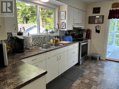 5277 Armstrong Crt, Powell River, BC - Indoor Photo Showing Kitchen With Double Sink