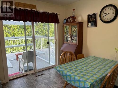 5277 Armstrong Crt, Powell River, BC - Indoor Photo Showing Dining Room