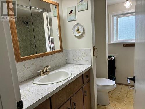 5277 Armstrong Crt, Powell River, BC - Indoor Photo Showing Bathroom