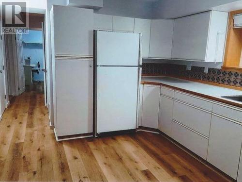 5277 Armstrong Crt, Powell River, BC - Indoor Photo Showing Kitchen