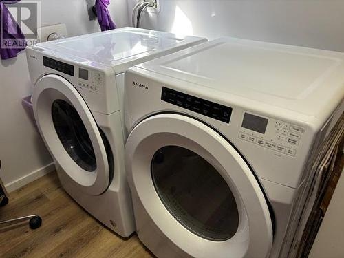 5277 Armstrong Crt, Powell River, BC - Indoor Photo Showing Laundry Room