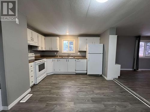 4107 E 53 Avenue, Fort Nelson, BC - Indoor Photo Showing Kitchen