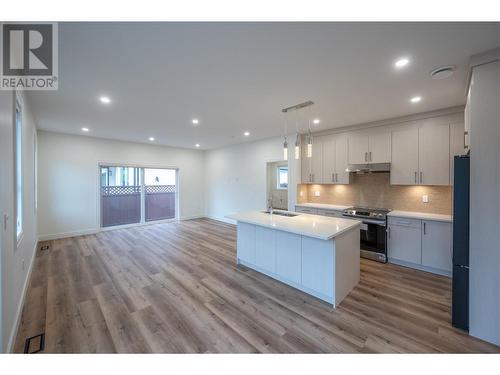 258 Bentgrass Avenue, Oliver, BC - Indoor Photo Showing Kitchen With Double Sink