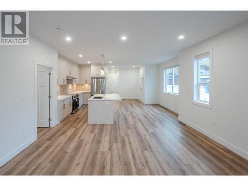 258 Bentgrass Avenue, Oliver, BC - Indoor Photo Showing Kitchen