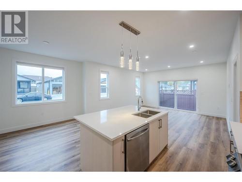 258 Bentgrass Avenue, Oliver, BC - Indoor Photo Showing Kitchen With Double Sink