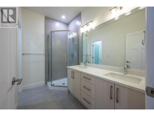 258 Bentgrass Avenue, Oliver, BC - Indoor Photo Showing Bathroom