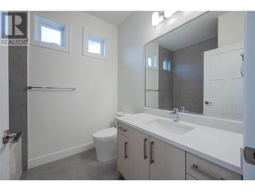 258 Bentgrass Avenue, Oliver, BC - Indoor Photo Showing Bathroom