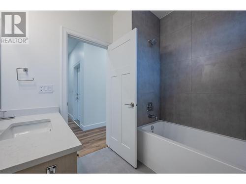 258 Bentgrass Avenue, Oliver, BC - Indoor Photo Showing Bathroom