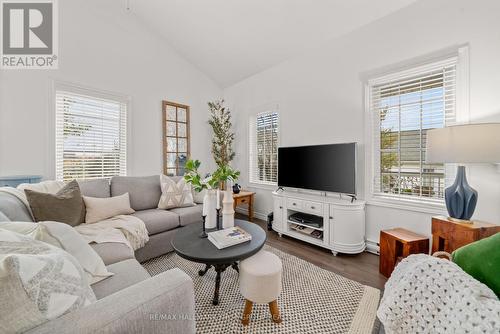 1003 - 325 Densmore Road, Cobourg, ON - Indoor Photo Showing Living Room