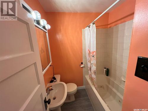 49 21St Street E, Prince Albert, SK - Indoor Photo Showing Bathroom