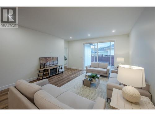 248 Bentgrass Avenue, Oliver, BC - Indoor Photo Showing Living Room