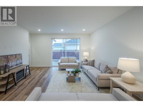 248 Bentgrass Avenue, Oliver, BC - Indoor Photo Showing Living Room