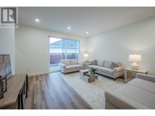 248 Bentgrass Avenue, Oliver, BC - Indoor Photo Showing Living Room