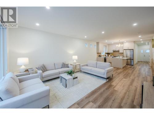 248 Bentgrass Avenue, Oliver, BC - Indoor Photo Showing Living Room