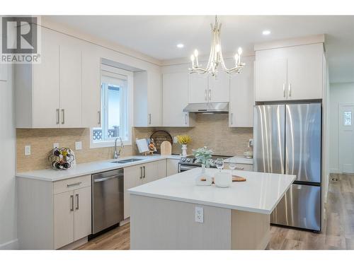 248 Bentgrass Avenue, Oliver, BC - Indoor Photo Showing Kitchen With Stainless Steel Kitchen With Upgraded Kitchen