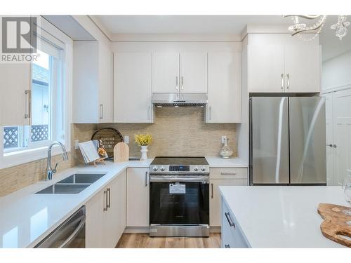 248 Bentgrass Avenue, Oliver, BC - Indoor Photo Showing Kitchen With Stainless Steel Kitchen With Double Sink With Upgraded Kitchen