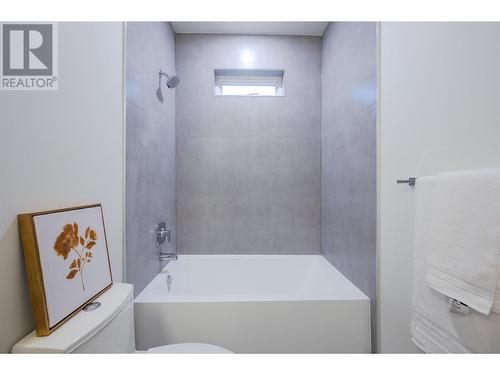 248 Bentgrass Avenue, Oliver, BC - Indoor Photo Showing Bathroom