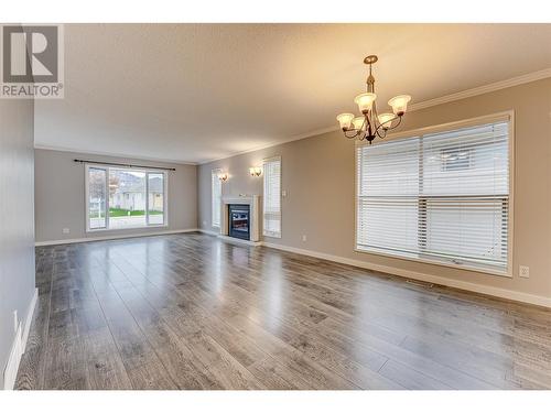 1404 12 Street, Vernon, BC - Indoor Photo Showing Living Room With Fireplace