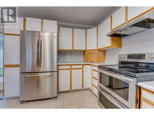 1404 12 Street, Vernon, BC - Indoor Photo Showing Kitchen