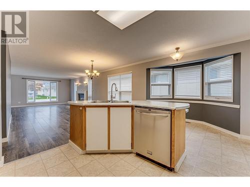 1404 12 Street, Vernon, BC - Indoor Photo Showing Kitchen With Double Sink