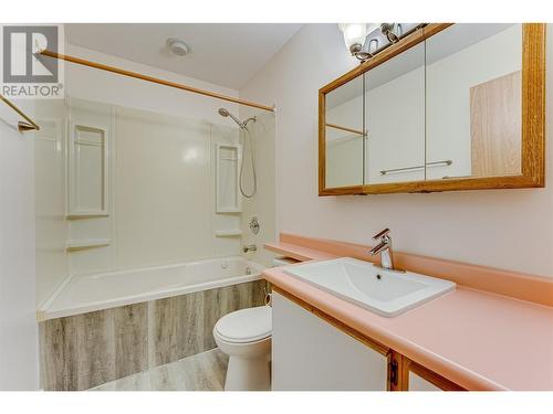 1404 12 Street, Vernon, BC - Indoor Photo Showing Bathroom