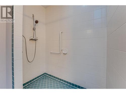 1404 12 Street, Vernon, BC - Indoor Photo Showing Bathroom