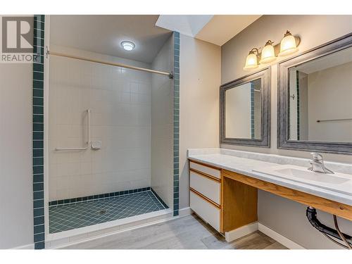 1404 12 Street, Vernon, BC - Indoor Photo Showing Bathroom