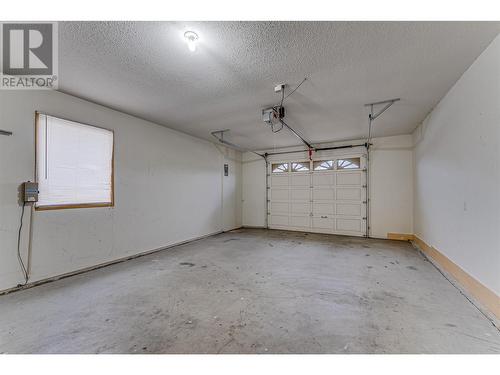 1404 12 Street, Vernon, BC - Indoor Photo Showing Garage