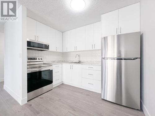 804 145 St. Georges Avenue, North Vancouver, BC - Indoor Photo Showing Kitchen