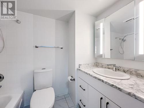 804 145 St. Georges Avenue, North Vancouver, BC - Indoor Photo Showing Bathroom