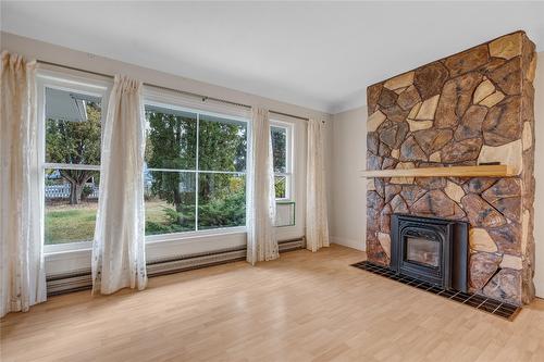 610 Vedette Drive, Penticton, BC - Indoor Photo Showing Living Room With Fireplace